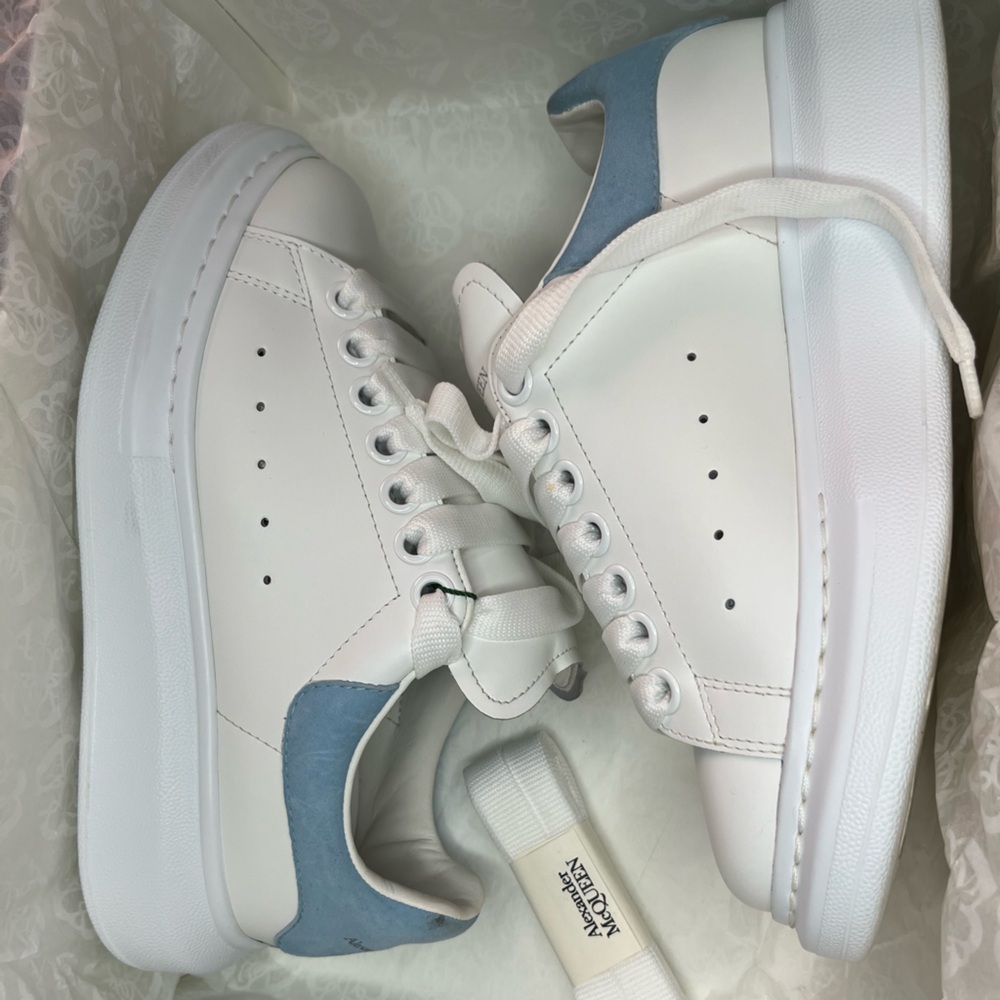 Alexander McQueen Oversized White
Grey Blue (Women's)
Size: US W 35 / Fits M 4